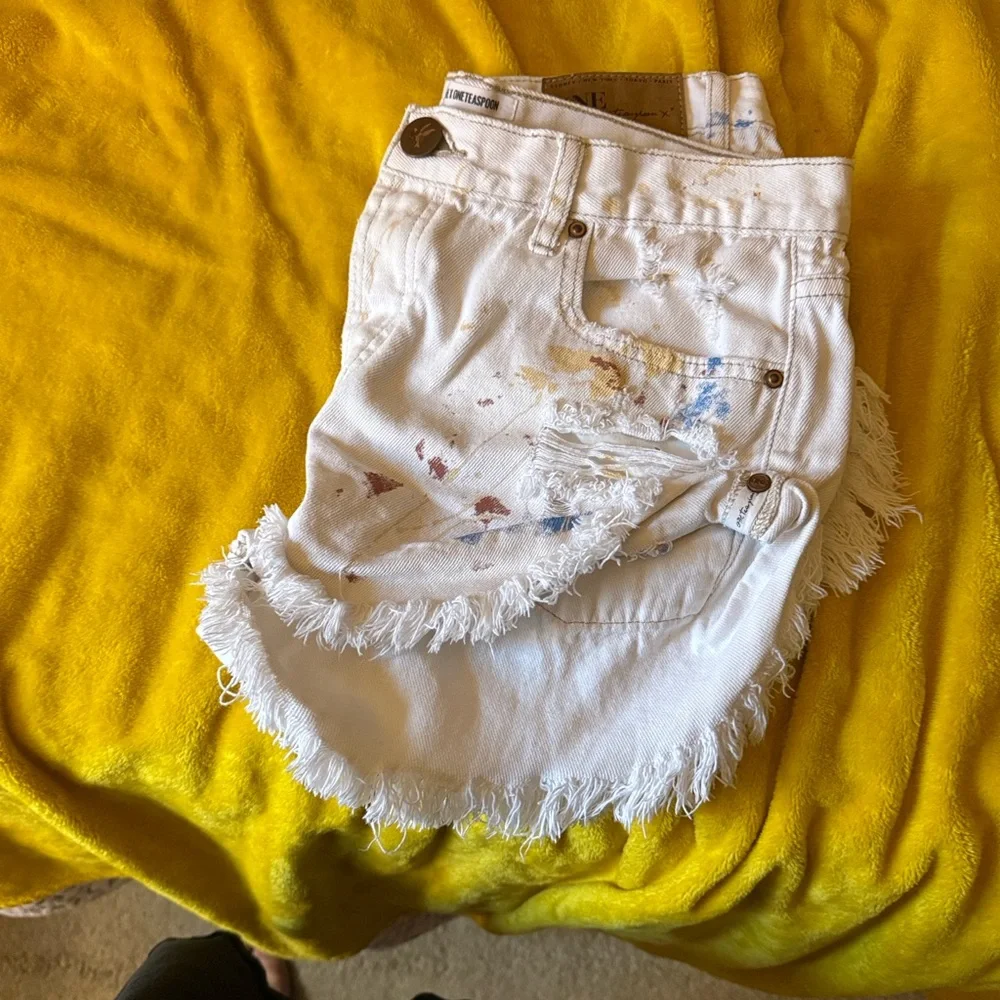 One Teaspoon Cocoa Cash Bandits White Painted  Jean Shorts - Picture 8 of 16